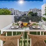 Vacation I Puerto Banus Apt, 24-7 Security, A Minute From The Marina, The Sea And Luxury Shopping Apartman Marbella