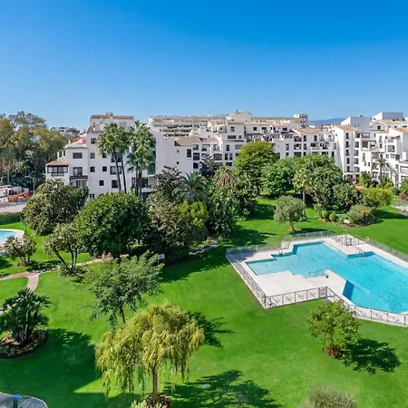 Vacation I Puerto Banus Apt, 24-7 Security, A Minute From The Marina, The Sea And Luxury Shopping Apartament Marbella