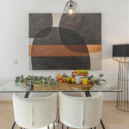Vacation I Puerto Banus Apt, 24-7 Security, A Minute From The Marina, The Sea And Luxury Shopping Apartament *
