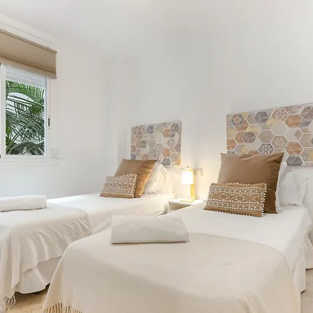 Vacation I Puerto Banus Apt, 24-7 Security, A Minute From The Marina, The Sea And Luxury Shopping Apartament Marbella