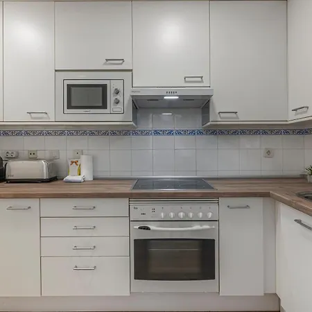 Vacation I Puerto Banus Apt, 24-7 Security, A Minute From The Marina, The Sea And Luxury Shopping Apartament *