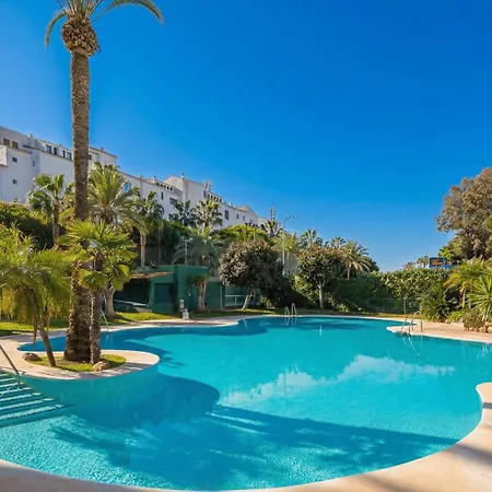 Vacation I Puerto Banus Apt, 24-7 Security, A Minute From The Marina, The Sea And Luxury Shopping Apartament *